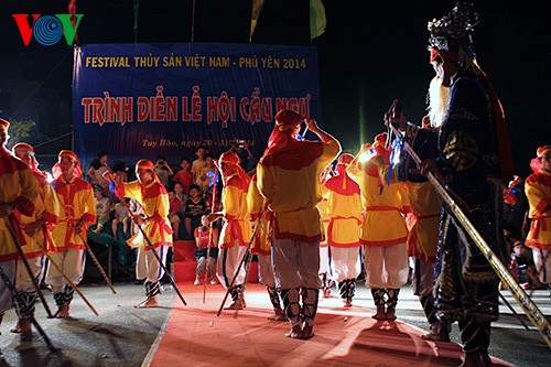 Reproduction de la fête du génie de la pêche typique des provinces du Centre méridional - ảnh 9